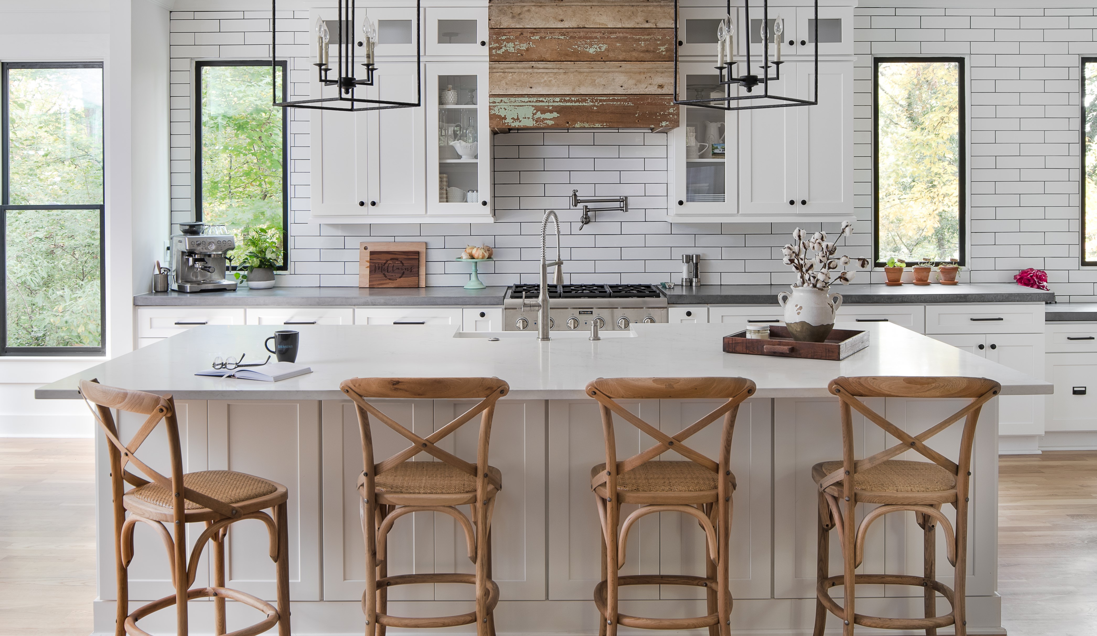 white kitchen cabinets